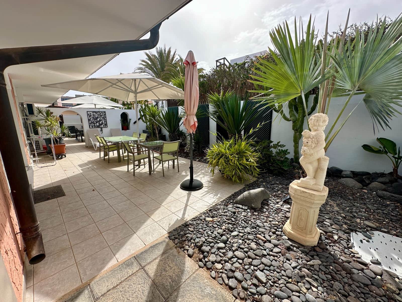 4 soveværelse Villa til salg i Caleta de Fuste med swimmingpool garage - € 890.000 (Ref: 9747704)