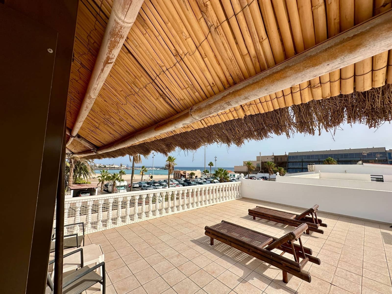 4 soveværelse Villa til salg i Caleta de Fuste med swimmingpool garage - € 890.000 (Ref: 9747704)