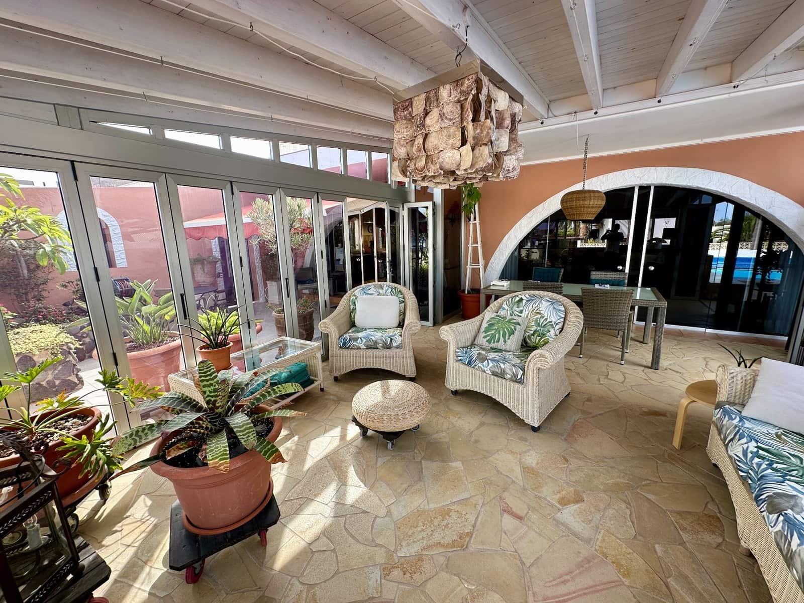 4 soveværelse Villa til salg i Caleta de Fuste med swimmingpool garage - € 890.000 (Ref: 9747704)