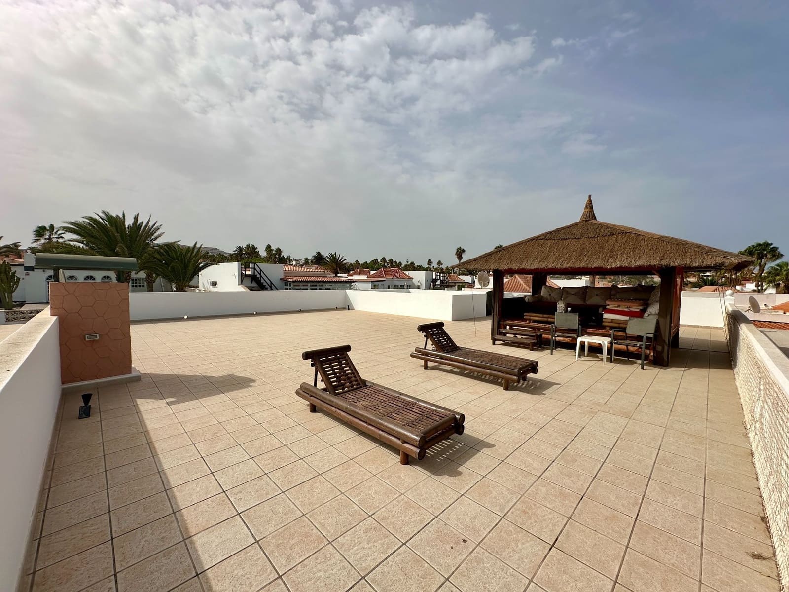 4 soveværelse Villa til salg i Caleta de Fuste med swimmingpool garage - € 890.000 (Ref: 9747704)