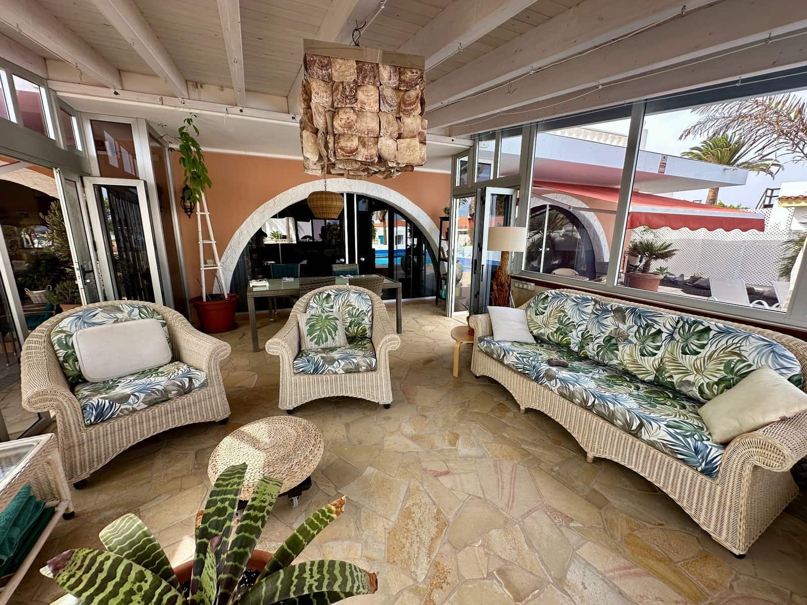 4 soveværelse Villa til salg i Caleta de Fuste med swimmingpool garage - € 890.000 (Ref: 9747704)