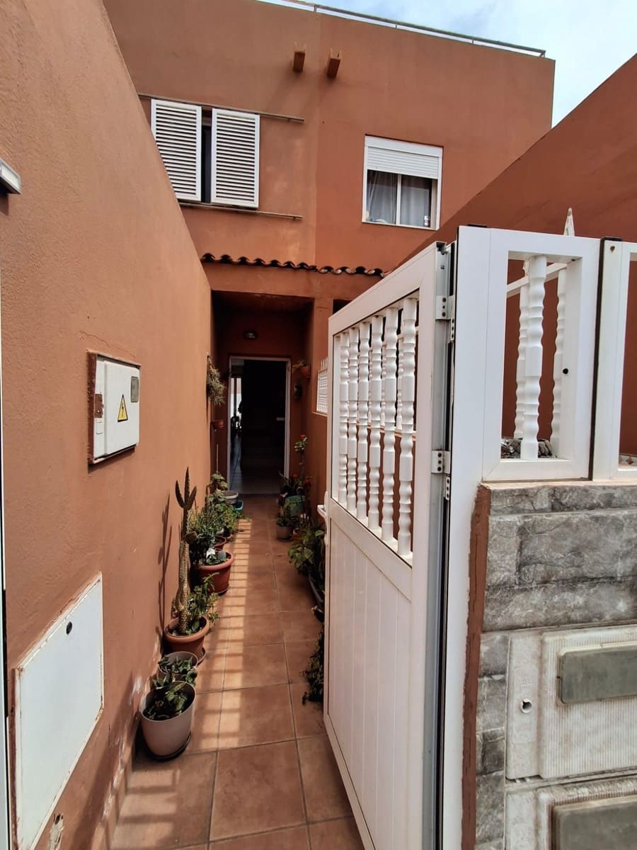 2 makuuhuone Paritalo myytävänä paikassa Puerto del Rosario - 245 000 € (Ref: 9777707)