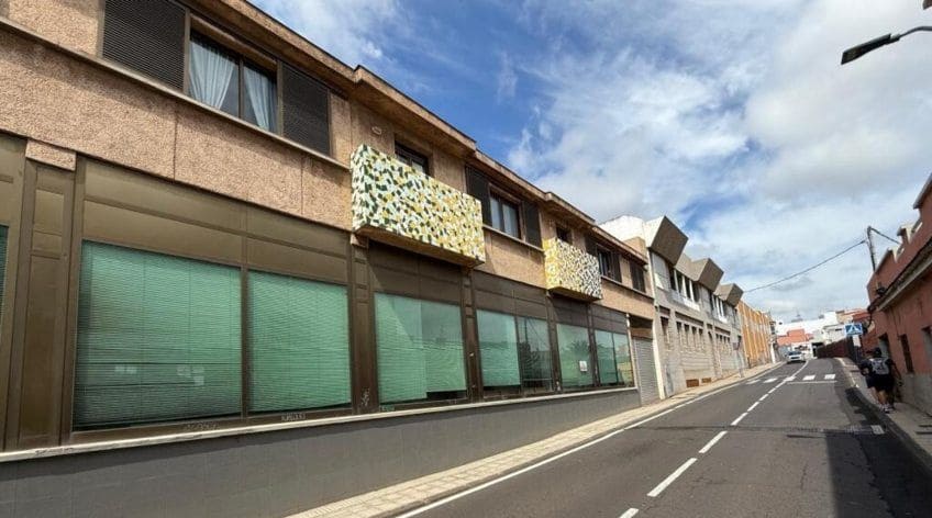 Commercial for sale in San Cristobal de La Laguna - € 1,800,000 (Ref: 9788053)