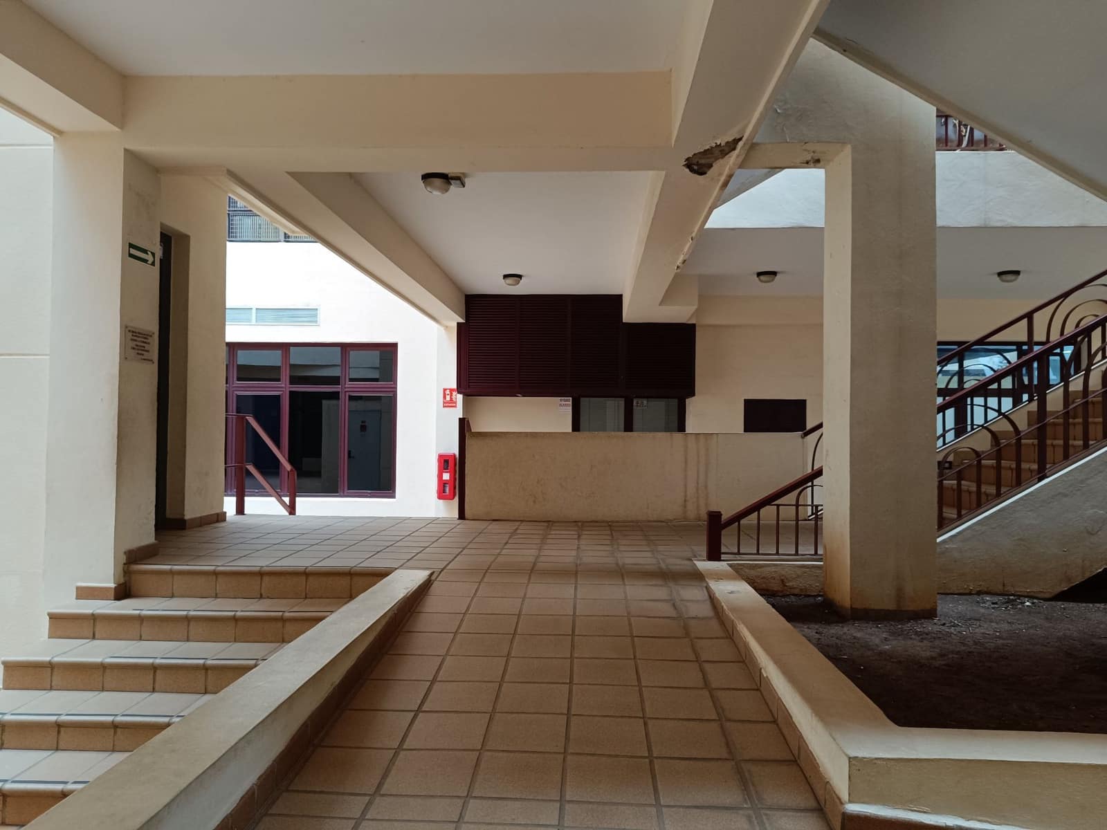Commercial for sale in Santa Cruz de Tenerife - € 1,100,000 (Ref: 9788054)