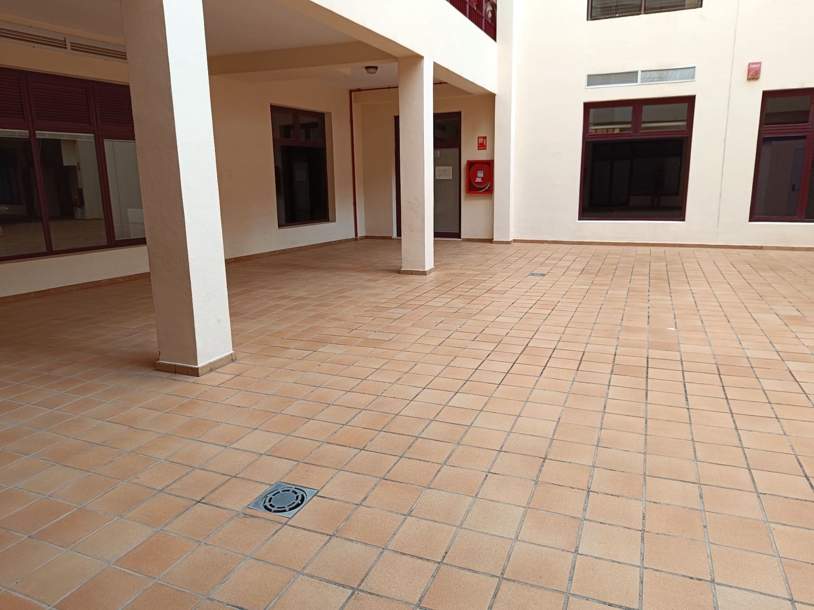 Commercial for sale in Santa Cruz de Tenerife - € 1,100,000 (Ref: 9788054)