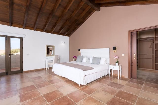 4 soveværelse Villa til salg i Pájara med swimmingpool garage - € 990.000 (Ref: 9798885)