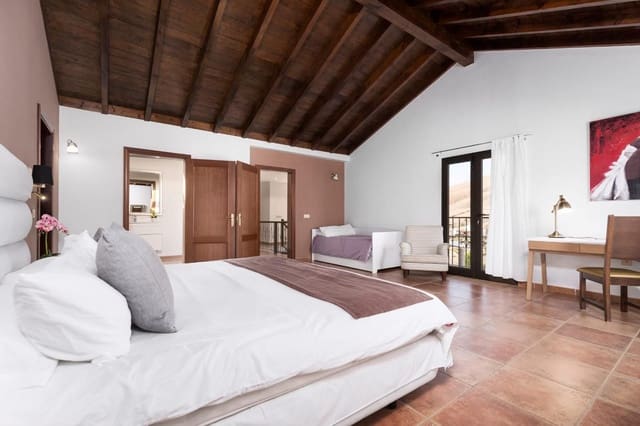 4 soveværelse Villa til salg i Pájara med swimmingpool garage - € 990.000 (Ref: 9798885)