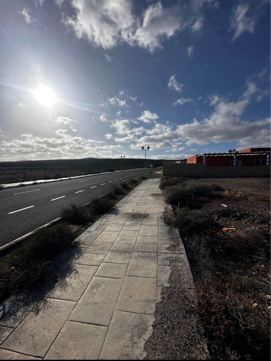 Mark till salu i Caleta de Fuste - 220 000 € (Ref: 9798886)