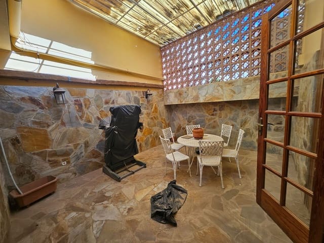 Chalet de 4 habitaciones en Puerto del Rosario en venta - 380.000 € (Ref: 9807742)