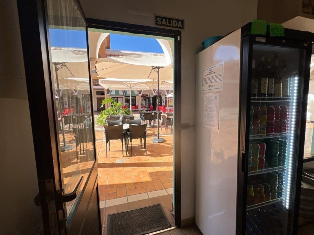 2 bedroom Commercial for sale in Parque Holandes - € 80,000 (Ref: 9815652)
