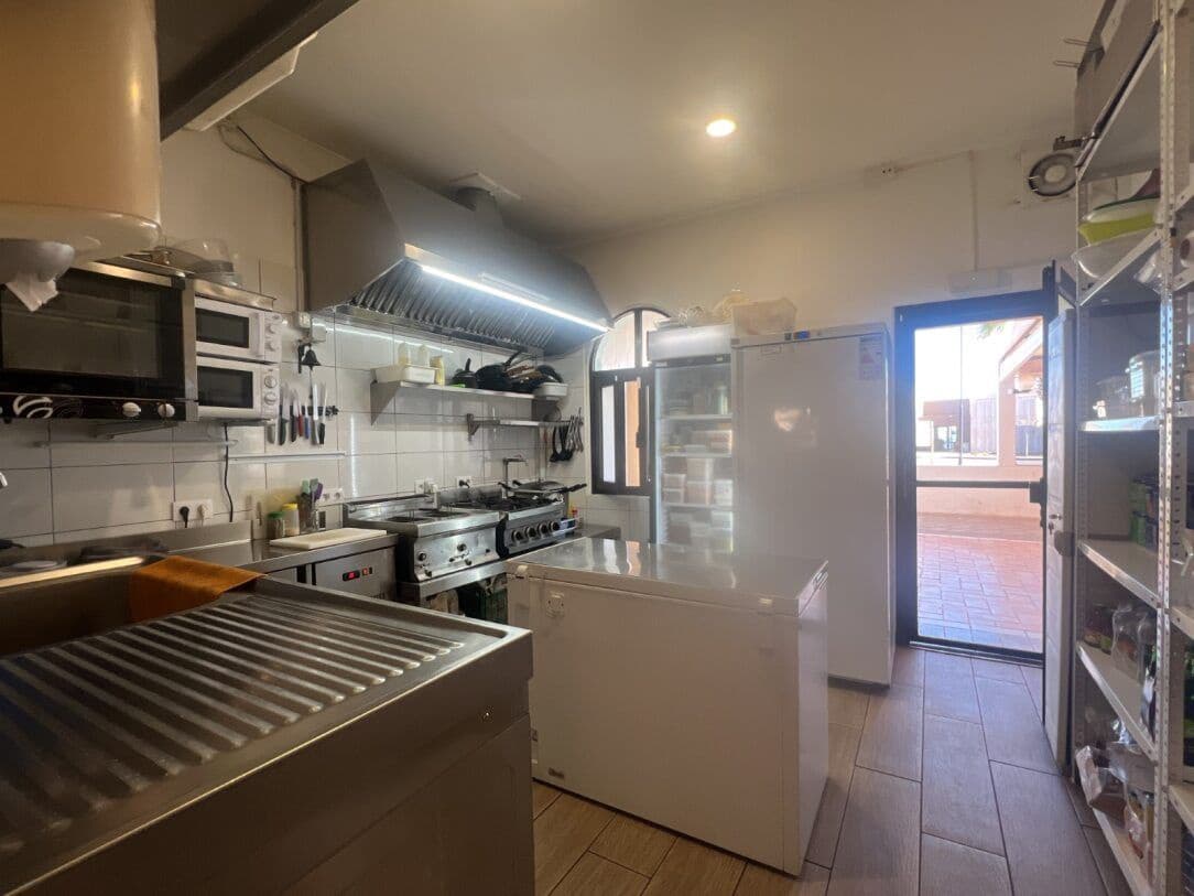 2 bedroom Commercial for sale in Parque Holandes - € 80,000 (Ref: 9815652)