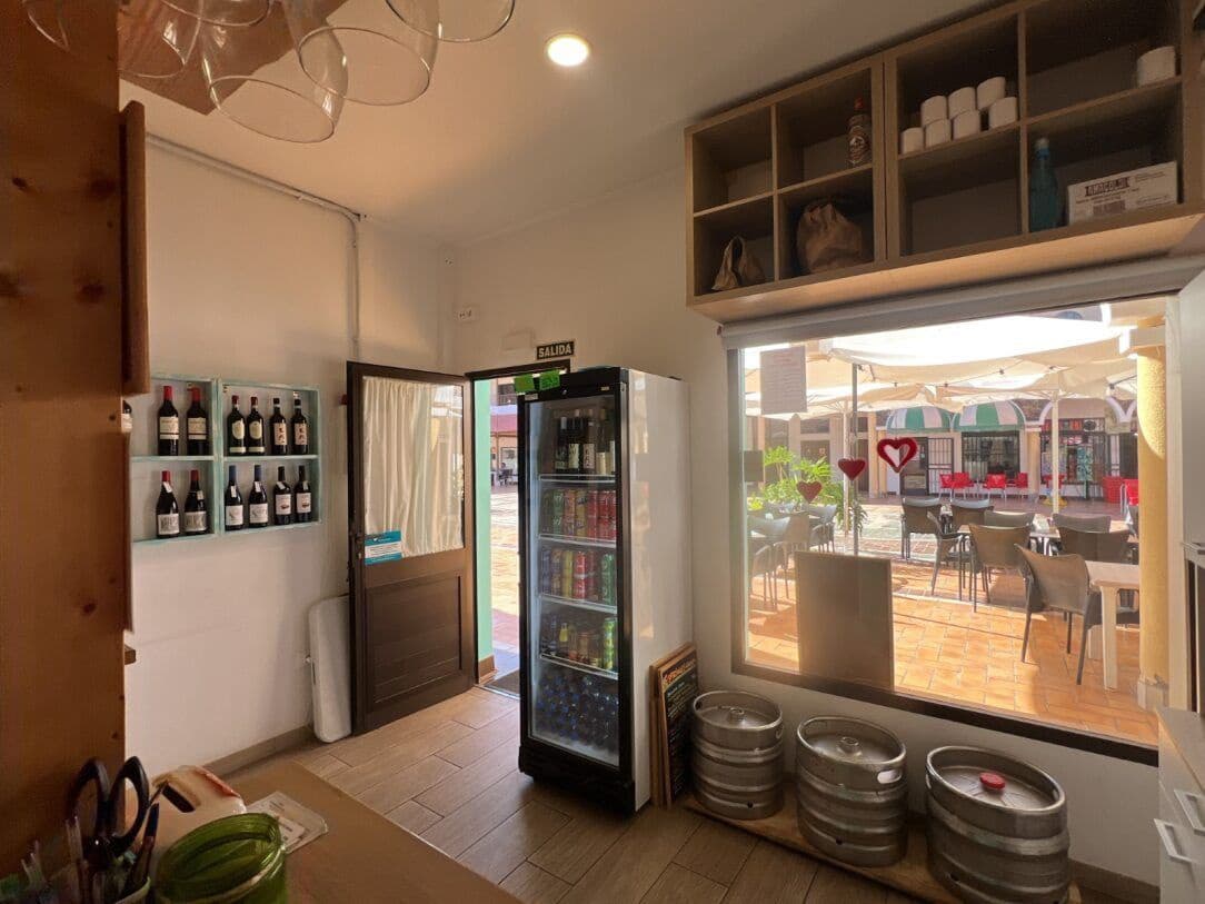 2 bedroom Commercial for sale in Parque Holandes - € 80,000 (Ref: 9815652)
