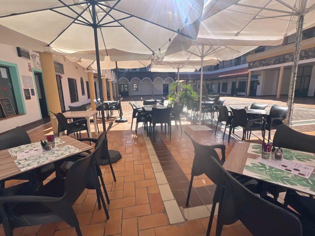 2 bedroom Commercial for sale in Parque Holandes - € 80,000 (Ref: 9815652)