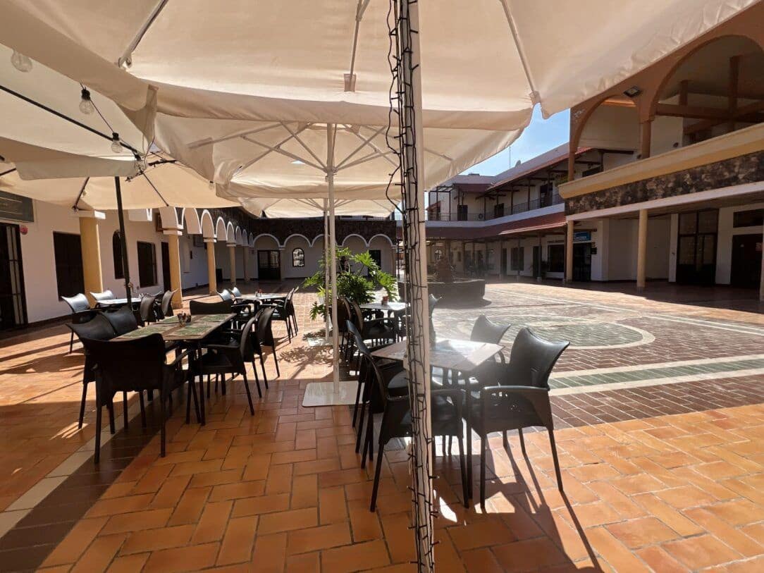 2 bedroom Commercial for sale in Parque Holandes - € 80,000 (Ref: 9815652)