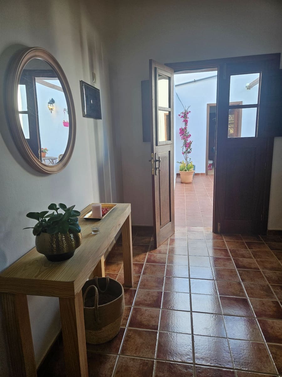 7 bedroom Villa for sale in Tetir - € 617,000 (Ref: 9819966)