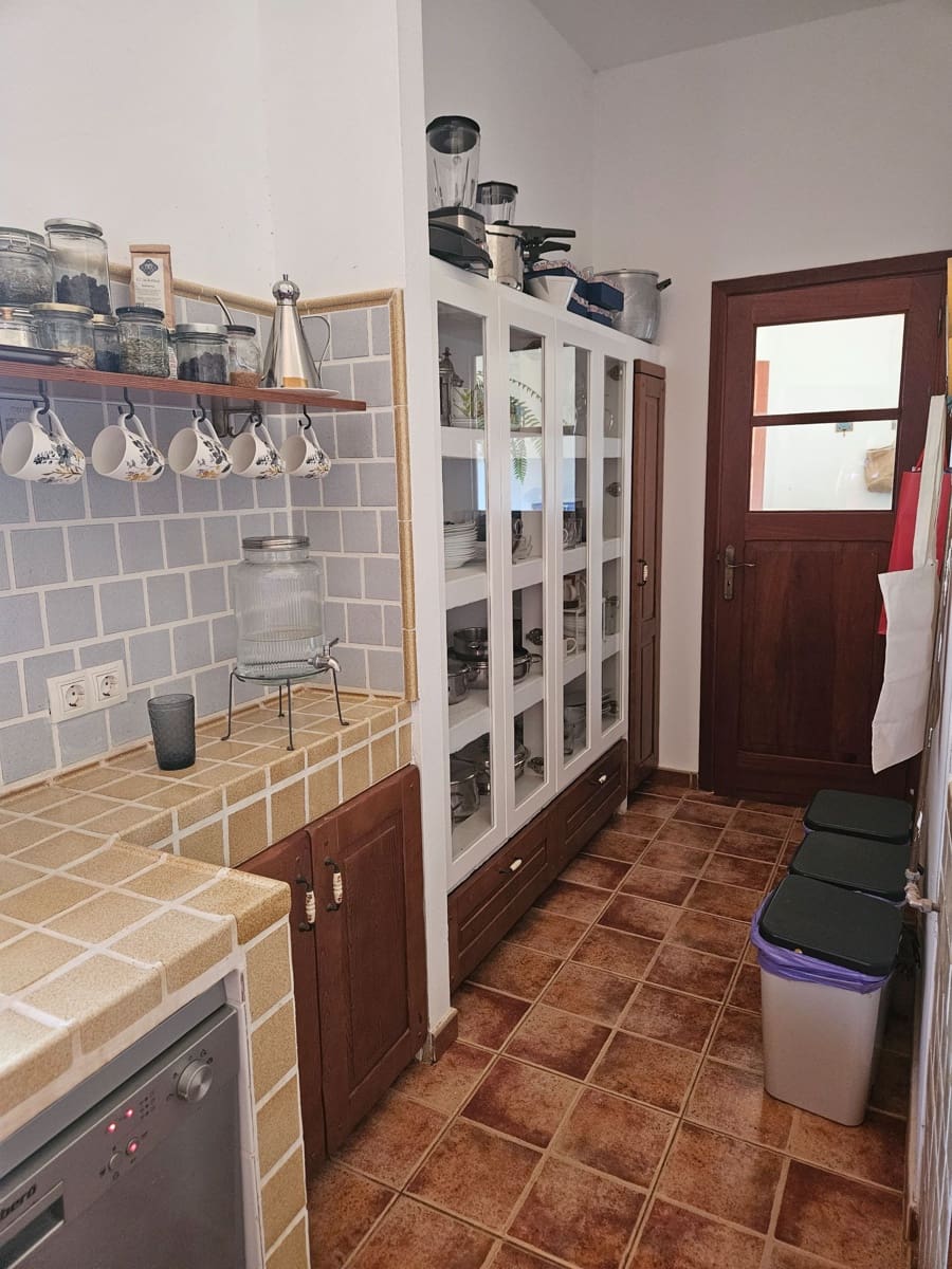 7 bedroom Villa for sale in Tetir - € 617,000 (Ref: 9819966)