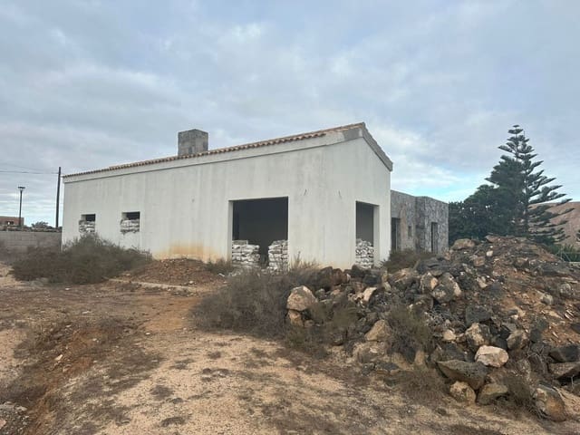 4 bedroom Villa for sale in Villaverde, La Oliva - € 395,000 (Ref: 9819967)