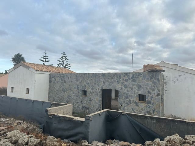 4 bedroom Villa for sale in Villaverde, La Oliva - € 395,000 (Ref: 9819967)
