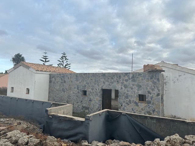 4 bedroom Villa for sale in Villaverde, La Oliva - € 395,000 (Ref: 9819967)
