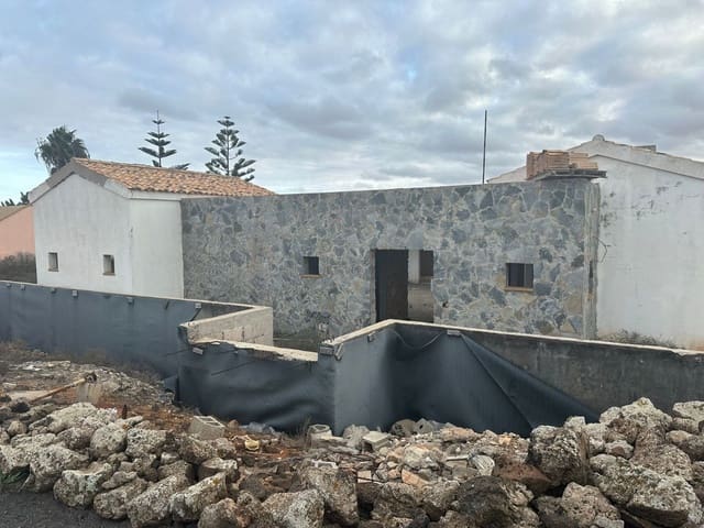 4 bedroom Villa for sale in Villaverde, La Oliva - € 395,000 (Ref: 9819967)