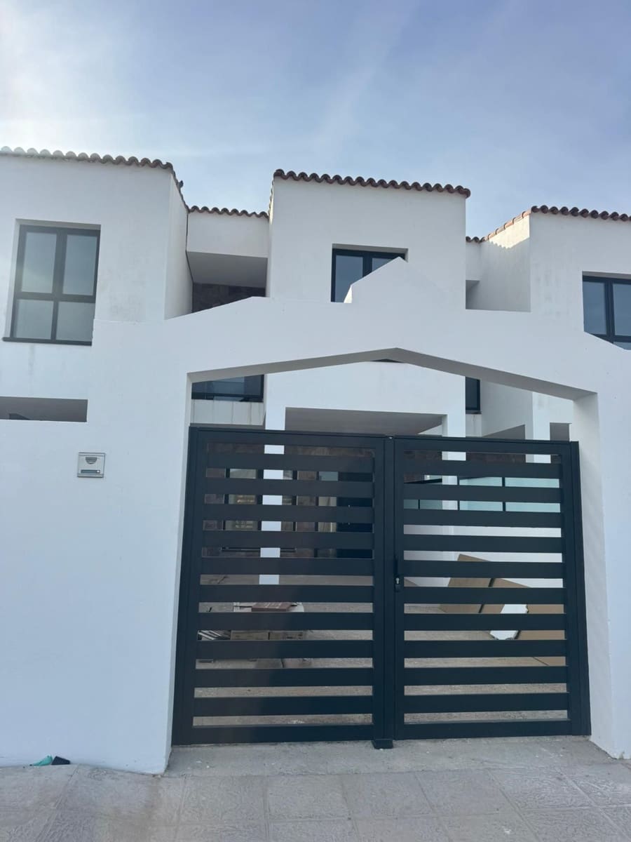 3 bedroom Semi-detached Villa for sale in La Oliva - € 230,000 (Ref: 9830773)
