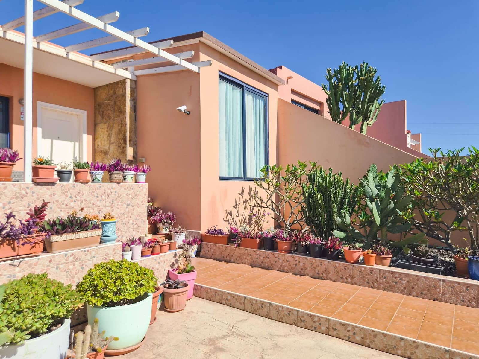 2 bedroom Semi-detached Villa for sale in Caleta de Fuste - € 249,000 (Ref: 9835948)