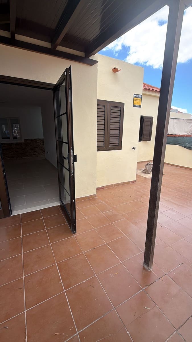 2 bedroom Bungalow for sale in Caleta de Fuste - € 205,000 (Ref: 9838949)