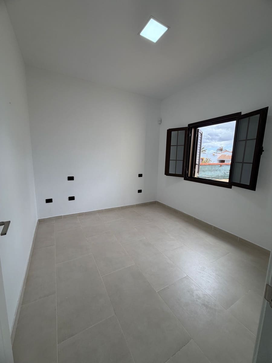 2 bedroom Bungalow for sale in Caleta de Fuste - € 205,000 (Ref: 9838949)
