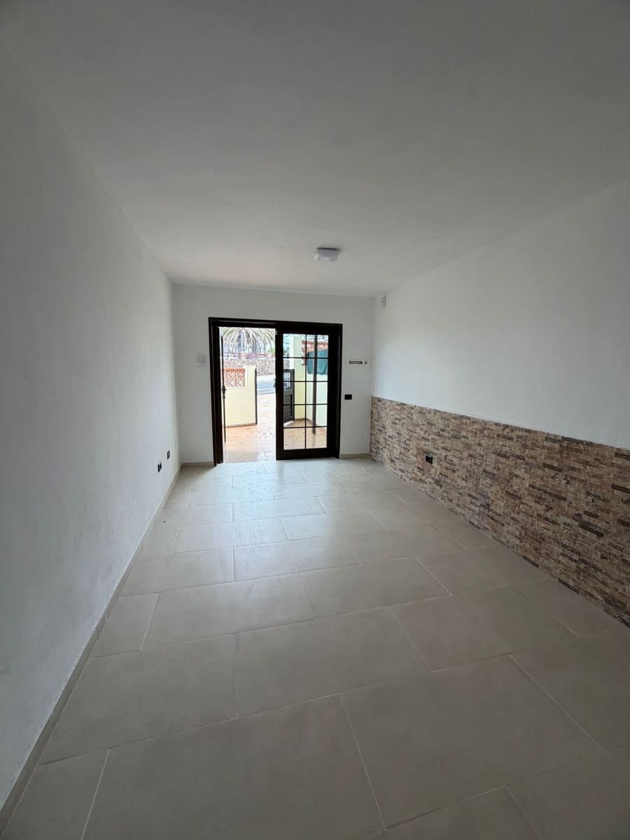 2 bedroom Bungalow for sale in Caleta de Fuste - € 205,000 (Ref: 9838949)