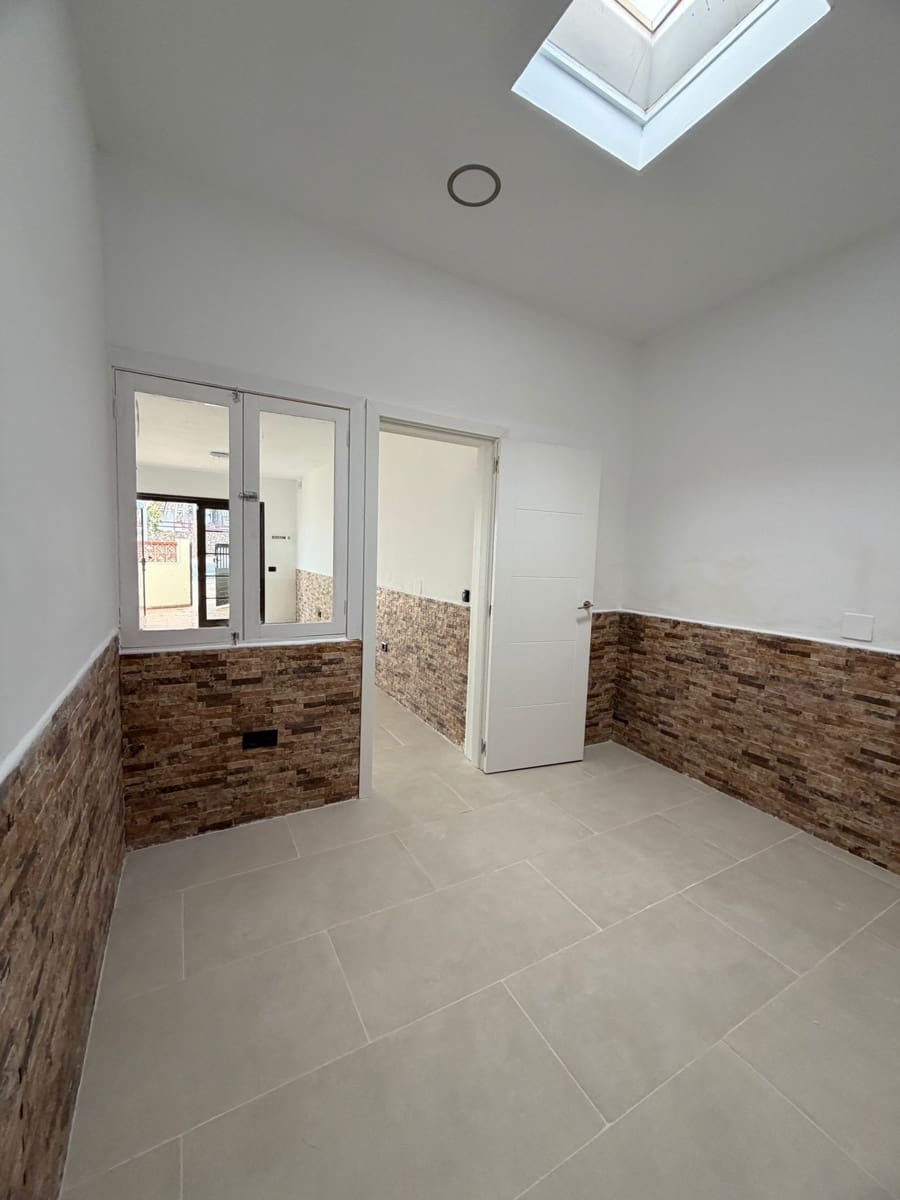 2 bedroom Bungalow for sale in Caleta de Fuste - € 205,000 (Ref: 9838949)