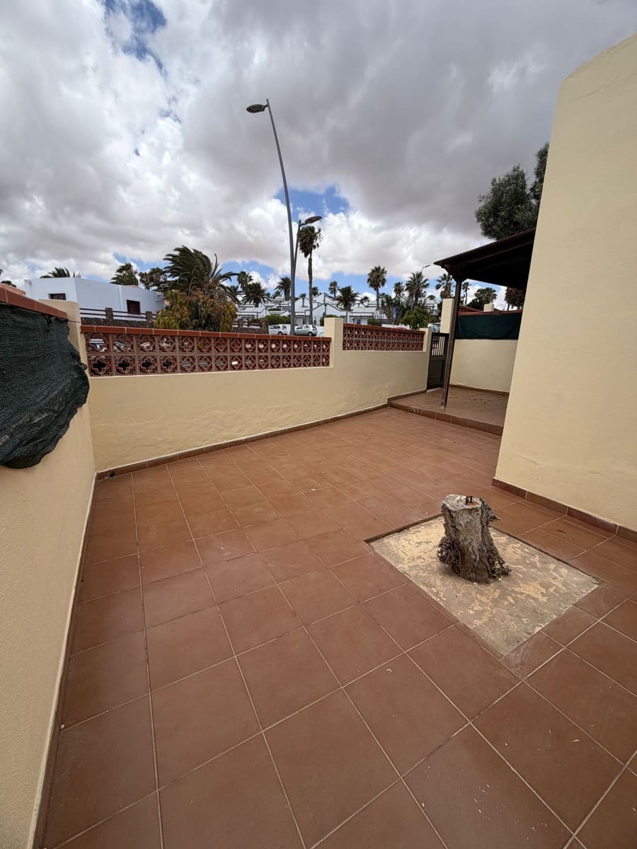 2 bedroom Bungalow for sale in Caleta de Fuste - € 205,000 (Ref: 9838949)