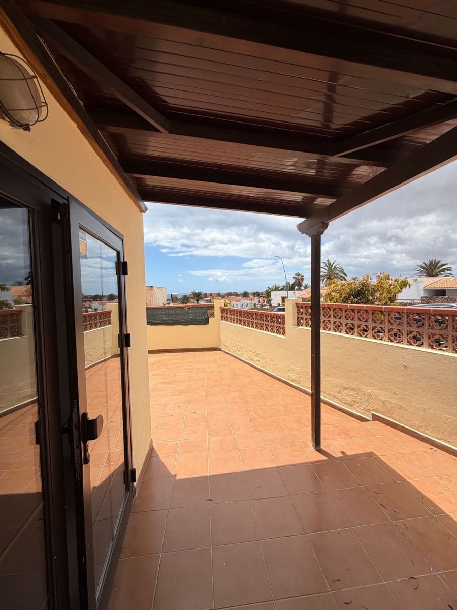 2 bedroom Bungalow for sale in Caleta de Fuste - € 205,000 (Ref: 9838949)