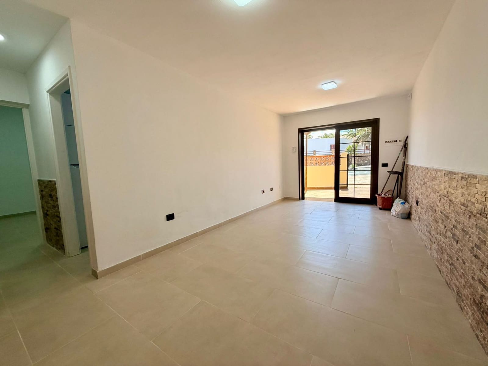 2 bedroom Bungalow for sale in Caleta de Fuste - € 205,000 (Ref: 9838949)