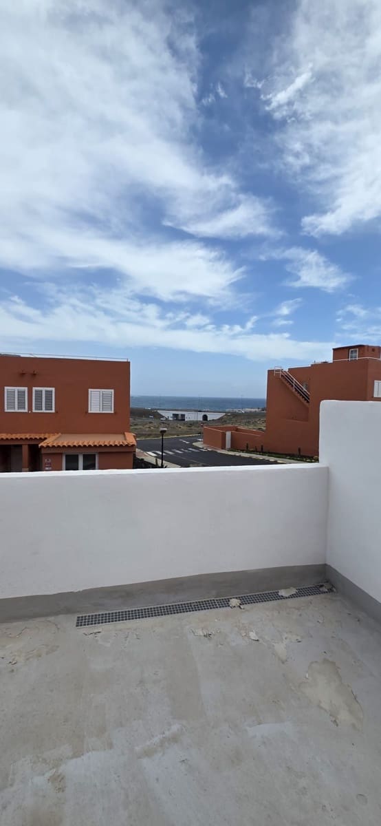 2 bedroom Semi-detached Villa for sale in Puerto del Rosario - € 225,000 (Ref: 9845069)