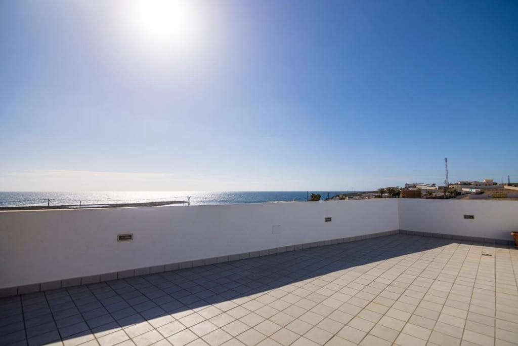5 bedroom Villa for sale in Antigua - € 1,100,000 (Ref: 9866656)