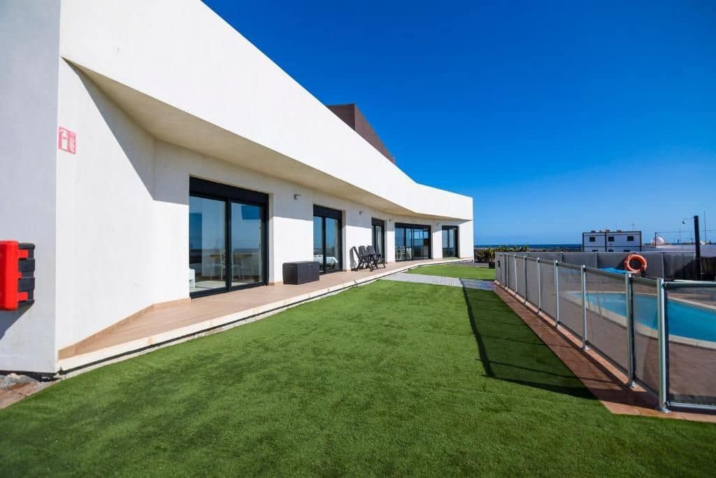 5 bedroom Villa for sale in Antigua - € 1,100,000 (Ref: 9866656)
