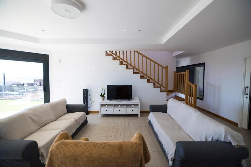 5 bedroom Villa for sale in Antigua - € 1,100,000 (Ref: 9866656)