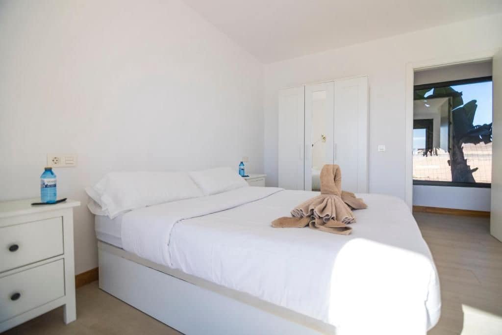 5 bedroom Villa for sale in Antigua - € 1,100,000 (Ref: 9866656)