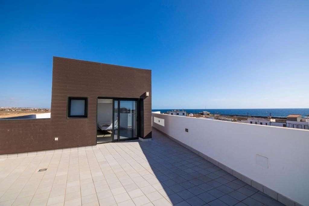 5 bedroom Villa for sale in Antigua - € 1,100,000 (Ref: 9866656)