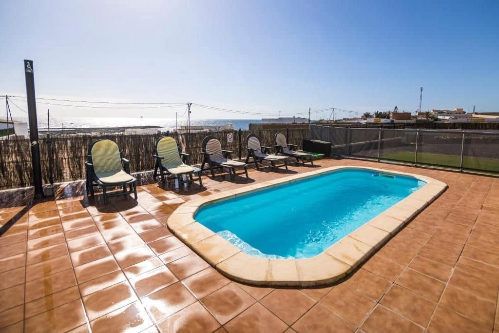 5 bedroom Villa for sale in Antigua - € 1,100,000 (Ref: 9866656)