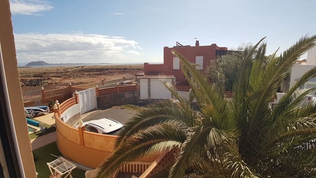 3 soveværelse Byhus til salg i Corralejo, La Oliva med garage - € 310.000 (Ref: 9877984)
