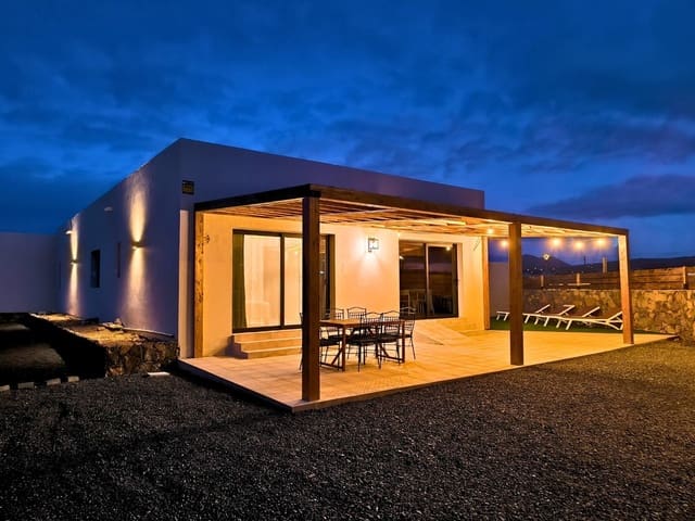 3 bedroom Villa for sale in Lajares, La Oliva - € 1,100,000 (Ref: 9877985)