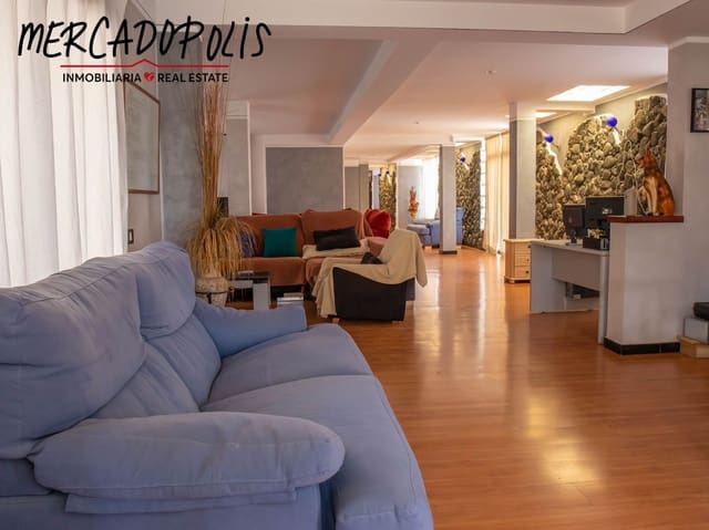 5 sovrum Villa till salu i Corralejo, La Oliva med pool garage - 1 780 000 € (Ref: 8169519)