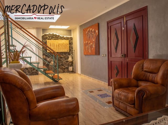 5 sovrum Villa till salu i Corralejo, La Oliva med pool garage - 1 780 000 € (Ref: 8169519)