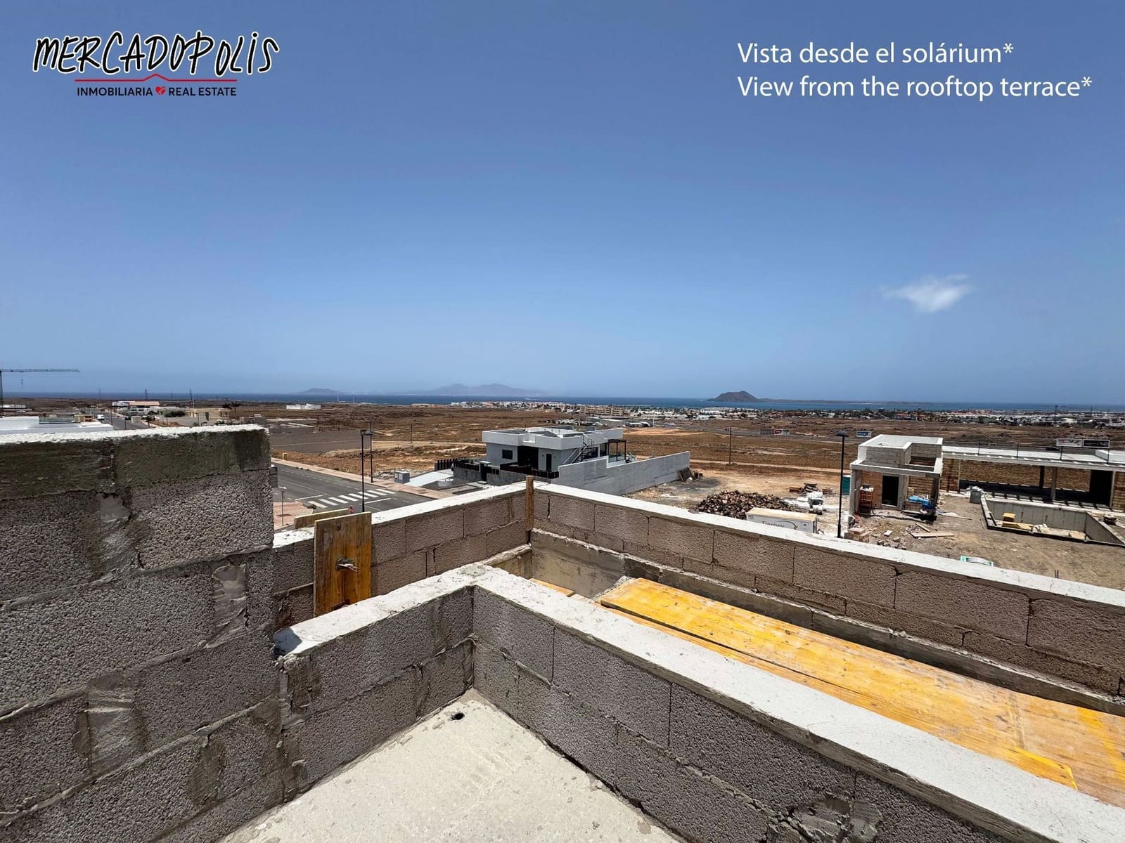 3 sypialnia Willa na sprzedaż w Corralejo z basenem garażem - 710 000 € (Ref: 8504060)