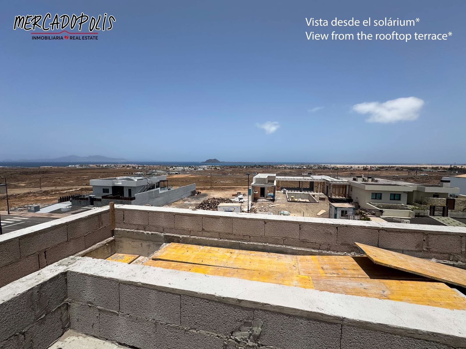 3 sypialnia Willa na sprzedaż w Corralejo z basenem garażem - 710 000 € (Ref: 8504060)