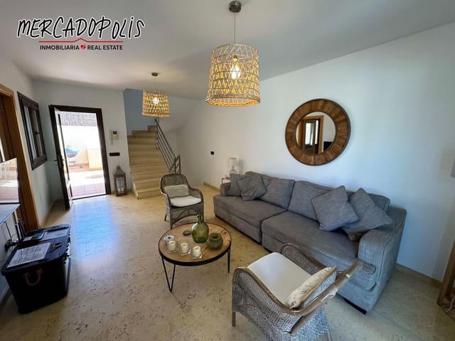 4 quarto Moradia para venda em Corralejo, La Oliva com piscina - 499 000 € (Ref: 8505550)