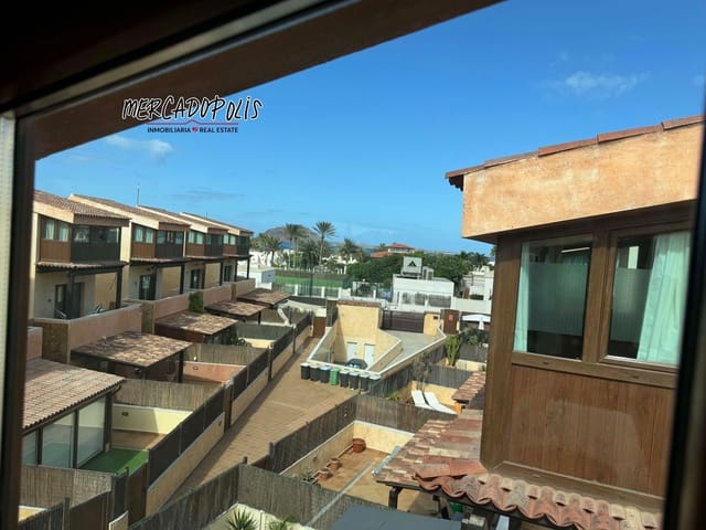 4 quarto Moradia para venda em Corralejo, La Oliva com piscina - 499 000 € (Ref: 8505550)