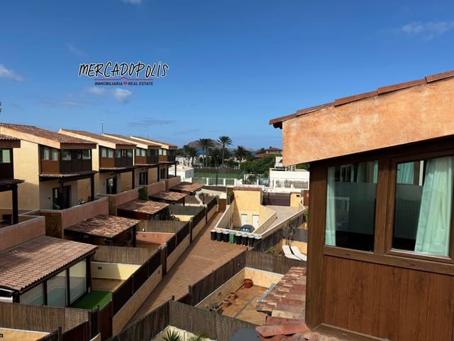 4 quarto Moradia para venda em Corralejo, La Oliva com piscina - 499 000 € (Ref: 8505550)