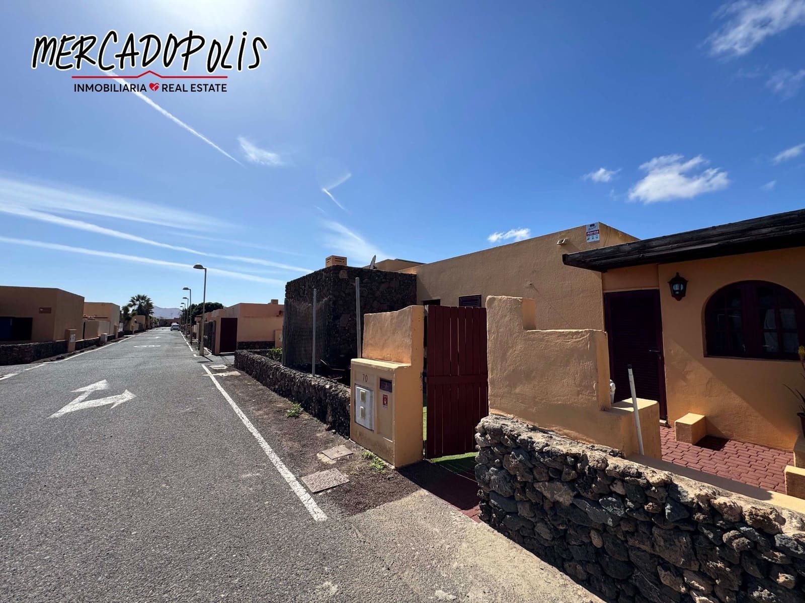 3 soverom Kjedet enebolig til salgs i Corralejo med svømmebasseng garasje - € 255 000 (Ref: 8800821)